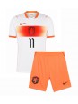 Otroški Nogometna dresi replika Nizozemska Cody Gakpo #11 Gostujoči SP 2026 Kratek rokav (+ hlače)